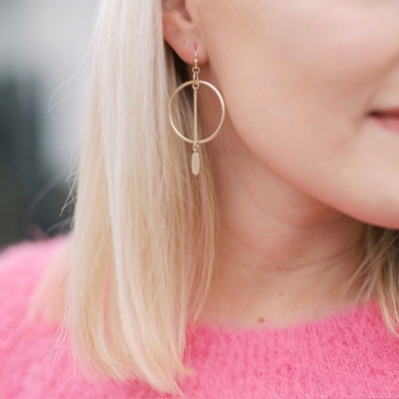 Kendra Scott Nalani Open Frame Earrings - Picture 4 of 16